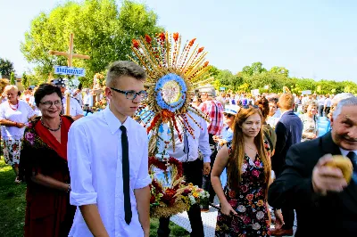 W niedzielę 25.08.2019 r. przy Katedrze Rzeszowskiej odbyły się Dożynki Diecezjalne. Do Parku Papieskiego przyjechało 73 delegacje z wieńcami dożynkowymi. fot. Andrzej Kotowicz