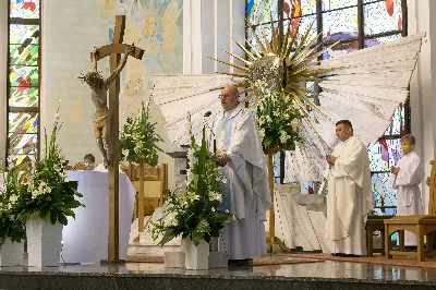 W sobotę 13 czerwca przeżywaliśmy uroczyste Nabożeństwo Fatimskie. Naszym modlitwom przewodniczył ks. Krzysztof Gołąbek - proboszcz naszej Katedry. Homilię wygłosił ks. dr Krzysztof Golas. O godz. 18.40 zostały przedstawione prośby i podziękowania do Matki Bożej Fatimskiej, w intencji których sprawowana była także Msza Święta. Po Mszy Świętej wyruszyła procesja z figurą Matki Bożej. Nabożeństwo zakończył Apel Jasnogórski.  fot. Joanna Prasoł