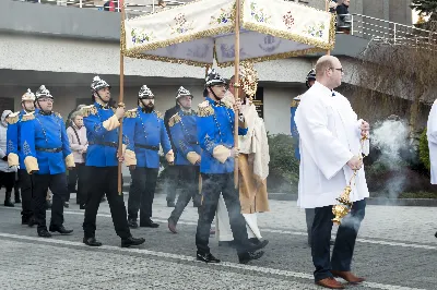 W Niedzielę Wielkanocną Mszy Świętej z procesją rezurekcyjną przewodniczył bp Edward Białogłowski.
fot. Joanna Prasoł