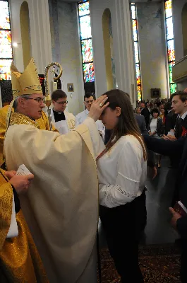 W sobotę 27.04.2019 r. podczas Mszy Świętej o godz.11.00 młodzież z Parafii Katedralnej oraz z parafii Matki Boskiej Częstochowskiej (Rzeszów-Drabinianka) otrzymała z rąk Ks. Bpa Jana Wątroby sakrament bierzmowania.