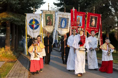 W Niedzielę Wielkanocną Mszy Świętej z procesją rezurekcyjną przewodniczył bp Edward Białogłowski.
fot. Joanna Prasoł