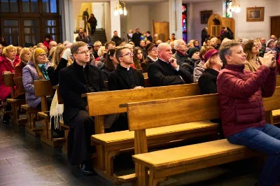 W niedzielę (19 listopada 2023 r.) w Katedrze Rzeszowskiej odbył się Koncert pieśni patriotycznych w wykonaniu Katedralnego Chóru Chłopięco-Męskiego "Pueri Cantores Resovienses". Chórem dyrygowała Aleksandra Fiołek-Matuszewska. Fot. Adam Bukowiński