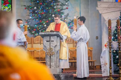 W Niedzielę Świętej Rodziny Mszy Świętej o godz. 12.00 przewodniczył bp Edward Białogłowski. Eucharystię uświetnił śpiewem kolęd Katedralny Chór Chłopięco-Męski Pueri Cantores Resovienses. fot. Paulina Lęcznar