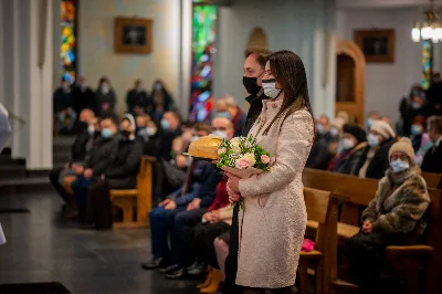 6 stycznia 2022 r., w Uroczystość Objawienia Pańskiego, o godz. 12.00 w katedrze rzeszowskiej została odprawiona Msza św. w intencji bp. Kazimierza Górnego i bp. Edwarda Białogłowskiego, którzy przeżywali kolejno 37. i 34. rocznicę konsekracji biskupich. Mszy św. przewodniczył bp Jan Wątroba. Eucharystię koncelebrował abp Edward Nowak, bp Kazimierz Górny, bp Edward Białogłowski i 30 księży. Podczas Mszy św. śpiewał Katedralny Chór Chłopięco-Męski Pueri Cantores Resovienses. Biskup Kazimierz Górny urodził się 24 grudnia 1937 r. w Lubniu. W 1960 r. przyjął święcenia kapłańskie. 6 stycznia 1985 r. w Bazylice św. Piotra w Rzymie przyjął święcenia biskupie z rąk Jana Pawła II. Jako zawołanie przyjął słowa „Omnia Tibi”. Do 1992 r. pełnił funkcję wikariusza generalnego archidiecezji krakowskiej. Od 1992 do 2013 r. był ordynariuszem diecezji rzeszowskiej. Biskup Edward Białogłowski urodził się 8 stycznia 1947 r. w Rzeplinie. W 1972 r. przyjął święcenia kapłańskie. 6 stycznia 1988 r. w katedrze przemyskiej przyjął święcenia biskupie z rąk bp. Ignacego Tokarczuka. Jako zawołanie przyjął słowa „In virtuti Spiritus Sancti”. Od 1992 r. pełni zadania biskupa pomocniczego diecezji rzeszowskiej. fot. Paulina Lęcznar