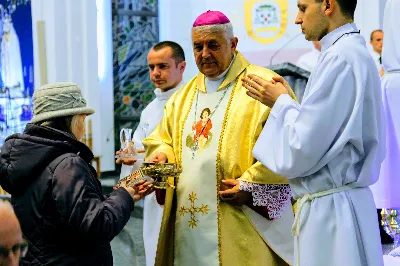 Pasterce w naszej Katedrze przewodniczył Ks. Bp Edward Białogłowski. Czuwanie przed Pasterką prowadziła młodzież z Oazy.
fot. Andrzej Kotowicz