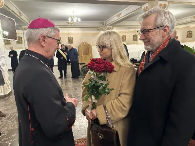 W liturgiczne wspomnienie św. Jana Apostoła (27.12) bp Jan Wątroba przewodniczył Mszy św. w katedrze rzeszowskiej. Eucharystię koncelebrowali abp Edward Nowak, bp Edward Białogłowski, bp Kazimierz Górny, a także ponad 60 kapłanów, którzy wraz z wiernymi modlili się w intencji Biskupa Rzeszowskiego z okazji jego imienin.