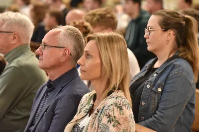 W czwartek, 24 kwietnia w Katedrze Rzeszowskiej bp Jan Wątroba odprawił Mszę św. w intencji zmarłego w Poniedziałek Wielkanocny papieża Franciszka.
fot. ks. Jakub Oczkowicz