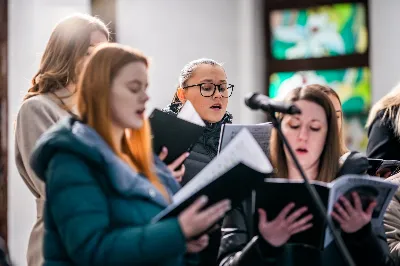 W czwartek (7 grudnia) w wigilię Niepokalanego Poczęcia NMP modliliśmy się śpiewem Akatystu ku czci Bogurodzicy. Śpiew prowadziła Katedralna Schola Liturgiczna pod dyrekcją ks. Juliana Wybrańca. Nabożeństwu przewodniczył ks. Jakub Oczkowicz.
fot. Tomasz Chrobak