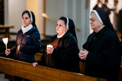 W czwartek (7 grudnia) w wigilię Niepokalanego Poczęcia NMP modliliśmy się śpiewem Akatystu ku czci Bogurodzicy. Śpiew prowadziła Katedralna Schola Liturgiczna pod dyrekcją ks. Juliana Wybrańca. Nabożeństwu przewodniczył ks. Jakub Oczkowicz.
fot. Tomasz Chrobak