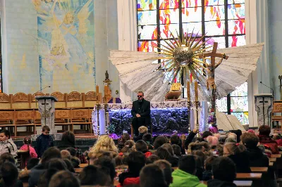 W dniach 19-21.02.2018 r. odbyły się w Katedrze Rzeszowskiej rekolekcje dla dzieci i młodzieży ze Szkoły Podstawowej nr 23 w Rzeszowie. Rekolekcje wygłosił ks. Dominik Kiełb, posługujący w parafii pw. Św. Michała Archanioła w Rzeszowie. Gościem specjalnym podczas rekolekcji był pan Andrzej Sondej - niewidomy od urodzenia organista z Kolbuszowej.