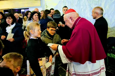 26 grudnia o godz. 12.00 Mszy Świętej w naszej Katedrze przewodniczył Ks. Bp Kazimierz Górny. Podczas Mszy Świętej śpiewał chór katedralny Pueri Cantores Resovienses. Po Mszy Świętej Ksiądz Biskup wraz z chórzystami dzielili się opłatkiem.
fot. Andrzej Kotowicz