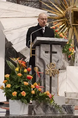 16 kwietnia 2022 r. bp Jan Wątroba przewodniczył liturgii Wigilii Paschalnej w naszej Katedrze. Podczas Mszy Świętej trzy osoby: Justyna, Anna i Nikola przyjęły sakrament chrztu, bierzmowania i Eucharystii.
fot. Joanna Prasoł