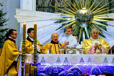 Pasterce w naszej Katedrze przewodniczył Ks. Bp Edward Białogłowski. Czuwanie przed Pasterką prowadziła młodzież z Oazy.
fot. Andrzej Kotowicz