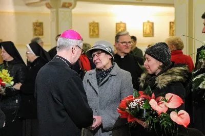 W piątek 28 czerwca obchodziliśmy Uroczystość Najświętszego Serca Pana Jezusa. Jest to nasze święto patronalne złączone z możliwością zyskania odpustu zupełnego. Uroczystej sumie odpustowej przewodniczył bp Edward Białogłowski. Kaznodzieją odpustowym był ks. dr Łukasz Hendzel. fot.: www.facebook.com/Fotografiarzeszow https://fotografiarzeszow.com.pl/