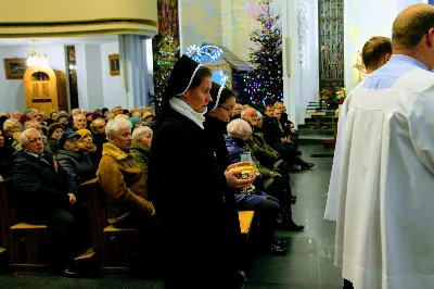 Mszy Świętej na zakończenie roku kalendarzowego i nabożeństwu dziękczynno-błagalnemu przewodniczył bp Jan Wątroba. fot. Andrzej Kotowicz