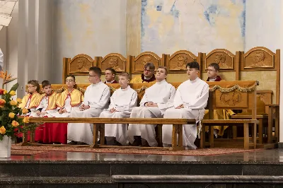 16 kwietnia 2022 r. bp Jan Wątroba przewodniczył liturgii Wigilii Paschalnej w naszej Katedrze. Podczas Mszy Świętej trzy osoby: Justyna, Anna i Nikola przyjęły sakrament chrztu, bierzmowania i Eucharystii.
fot. Joanna Prasoł