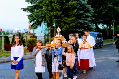 Mszy Świętej przewodniczył ks. Jerzy Buczek. Homilię wygłosił ks. Tomasz Bać. Śpiew prowadził chór Alba Cantans, którym dyrygowała Kornelia Ignas.