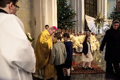 W liturgiczne święto św. Jana Apostoła i Ewangelisty, w katedrze rzeszowskiej duchowni i świeccy modlili się w intencji bp. Jana Wątroby. Eucharystię, której przewodniczył Solenizant, koncelebrowali: bp Kazimierz Górny, bp Edward Białogłowski oraz 56 księży.  fot. Dariusz Kamiński (https://fotografiarzeszow.com.pl)