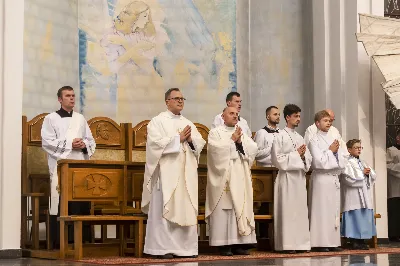 13 października 2022 r. w kościele katedralnym w Rzeszowie odbyło się ostatnie w tym roku Nabożeństwo Fatimskie. Mszy Świętej przewodniczył ks. Andrzej Szpaczyński, ojciec duchowny Wyższego Seminarium Duchownego w Rzeszowie, zaś homilię wygłosił ks. Adam Kubiś, rektor seminarium. W liturgii wzięli udział alumni rzeszowskiego seminarium. 
fot. Joanna Prasoł