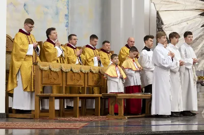 16 kwietnia 2022 r. bp Jan Wątroba przewodniczył liturgii Wigilii Paschalnej w naszej Katedrze. Podczas Mszy Świętej trzy osoby: Justyna, Anna i Nikola przyjęły sakrament chrztu, bierzmowania i Eucharystii.
fot. Joanna Prasoł