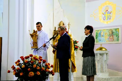 W niedzielę 7 czerwca podczas Mszy Świętej o godz. 12.00 we wspólnocie parafialnej dziękowaliśmy Panu Bogu za 60 lat kapłaństwa ks. inf. Stanisława Maca - pierwszego proboszcza i budowniczego naszej Katedry. fot. Joanna Prasoł, Andrzej Kotowicz