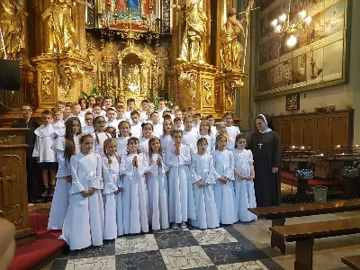 W czwartek 22.06.2017 r. dzieci, które w tym roku przystąpiły do I Komunii Świętej, udały się wraz z ks. Julianem i s. Karolą na pielgrzymkę dziękczynną do Kalwarii Pacławskiej i Przemyśla.