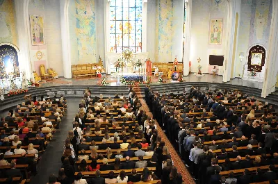 W sobotę 27.04.2019 r. podczas Mszy Świętej o godz.11.00 młodzież z Parafii Katedralnej oraz z parafii Matki Boskiej Częstochowskiej (Rzeszów-Drabinianka) otrzymała z rąk Ks. Bpa Jana Wątroby sakrament bierzmowania.