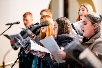 W czwartek (7 grudnia) w wigilię Niepokalanego Poczęcia NMP modliliśmy się śpiewem Akatystu ku czci Bogurodzicy. Śpiew prowadziła Katedralna Schola Liturgiczna pod dyrekcją ks. Juliana Wybrańca. Nabożeństwu przewodniczył ks. Jakub Oczkowicz.
fot. Tomasz Chrobak