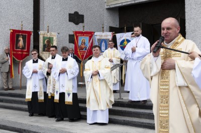 W uroczystość Najświętszego Ciała i Krwi Chrystusa Mszy Świętej w naszej Katedrze przewodniczył ks. proboszcz Krzysztof Gołąbek. Homilię wygłosił ks. Krzysztof Golas - wikariusz katedralny. Po zakończeniu liturgii wyruszyła procesja eucharystyczna do czterech ołtarzy rozmieszczonych wokół Katedry. fot. Joanna Prasoł