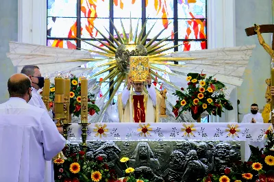 W niedzielę 7 czerwca podczas Mszy Świętej o godz. 12.00 we wspólnocie parafialnej dziękowaliśmy Panu Bogu za 60 lat kapłaństwa ks. inf. Stanisława Maca - pierwszego proboszcza i budowniczego naszej Katedry. fot. Joanna Prasoł, Andrzej Kotowicz