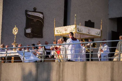 W piątek 28 czerwca obchodziliśmy Uroczystość Najświętszego Serca Pana Jezusa. Jest to nasze święto patronalne złączone z możliwością zyskania odpustu zupełnego. Uroczystej sumie odpustowej przewodniczył bp Edward Białogłowski. Kaznodzieją odpustowym był ks. dr Łukasz Hendzel. fot.: www.facebook.com/Fotografiarzeszow https://fotografiarzeszow.com.pl/