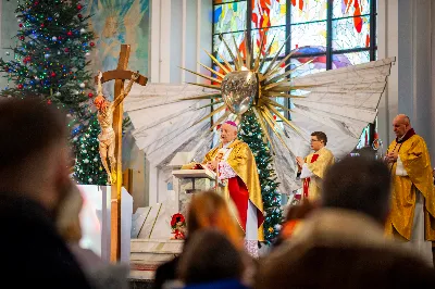 W Niedzielę Świętej Rodziny Mszy Świętej o godz. 12.00 przewodniczył bp Edward Białogłowski. Eucharystię uświetnił śpiewem kolęd Katedralny Chór Chłopięco-Męski Pueri Cantores Resovienses. fot. Paulina Lęcznar