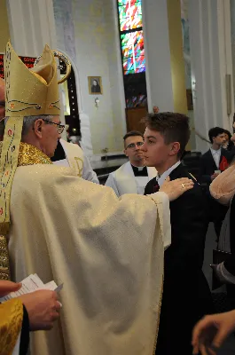 W sobotę 27.04.2019 r. podczas Mszy Świętej o godz.11.00 młodzież z Parafii Katedralnej oraz z parafii Matki Boskiej Częstochowskiej (Rzeszów-Drabinianka) otrzymała z rąk Ks. Bpa Jana Wątroby sakrament bierzmowania.