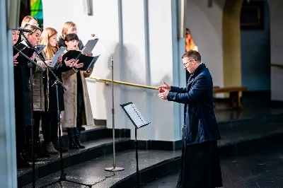 W czwartek (7 grudnia) w wigilię Niepokalanego Poczęcia NMP modliliśmy się śpiewem Akatystu ku czci Bogurodzicy. Śpiew prowadziła Katedralna Schola Liturgiczna pod dyrekcją ks. Juliana Wybrańca. Nabożeństwu przewodniczył ks. Jakub Oczkowicz.
fot. Tomasz Chrobak