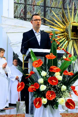 Mszy Świętej w święto Ofiarowania Pańskiego przewodniczył bp Jan Wątroba. W Eucharystii z okazji Dnia Życia Konsekrowanego uczestniczyli przedstawiciele sióstr i braci zakonnych, pustelnic, dziewic i wdów konsekrowanych oraz członków instytutów świeckich. Eucharystię koncelebrował ks. Stanisław Kamiński, wikariusz biskupi ds. zakonnych, a także 8 kapłanów. Homilię wygłosił bp Jan Wątroba. Śpiew podczas Mszy Świętej prowadziła Katedralna Schola Liturgiczna pod kierunkiem ks. Juliana Wybrańca przy akompaniamencie organowym Wiesława Siewierskiego. Fot. Paulina Lęcznar