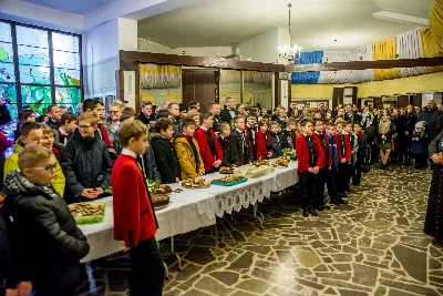 26 grudnia o godz. 12.00 Mszy Świętej w naszej Katedrze przewodniczył Ks. Bp Edward Białogłowski. Podczas Mszy Świętej śpiewał chór katedralny Pueri Cantores Resovienses. Po Mszy Świętej Ksiądz Biskup wraz z chórzystami dzielili się opłatkiem. fot. Fotografiarzeszow