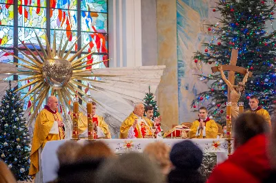 W Niedzielę Świętej Rodziny Mszy Świętej o godz. 12.00 przewodniczył bp Edward Białogłowski. Eucharystię uświetnił śpiewem kolęd Katedralny Chór Chłopięco-Męski Pueri Cantores Resovienses. fot. Paulina Lęcznar