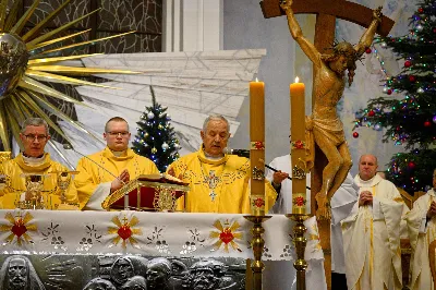 27 grudnia 2020 r., w Święto Świętej Rodziny: Jezusa, Maryi i Józefa, w katedrze rzeszowskiej duchowni i świeccy modlili się w intencji bp. Jana Wątroby w dniu imienin. Eucharystię, której przewodniczył Solenizant, koncelebrowali: bp Kazimierz Górny, bp Edward Białogłowski oraz blisko 30 księży.  fot. Andrzej Kotowicz