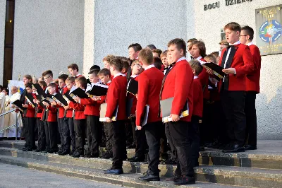 W piątek 8 czerwca obchodziliśmy Uroczystość Najświętszego Serca Pana Jezusa. Jest to nasze święto patronalne złączone z możliwością zyskania odpustu zupełnego. Uroczystej sumie odpustowej przewodniczył bp Kazimierz Górny. Kaznodzieją odpustowym był ks. Mieczysław Lignowski. fot. Joanna Prasoł