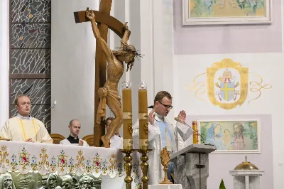13 października 2022 r. w kościele katedralnym w Rzeszowie odbyło się ostatnie w tym roku Nabożeństwo Fatimskie. Mszy Świętej przewodniczył ks. Andrzej Szpaczyński, ojciec duchowny Wyższego Seminarium Duchownego w Rzeszowie, zaś homilię wygłosił ks. Adam Kubiś, rektor seminarium. W liturgii wzięli udział alumni rzeszowskiego seminarium. 
fot. Joanna Prasoł