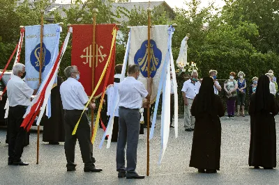 W sobotę 13 czerwca przeżywaliśmy uroczyste Nabożeństwo Fatimskie. Naszym modlitwom przewodniczył ks. Krzysztof Gołąbek - proboszcz naszej Katedry. Homilię wygłosił ks. dr Krzysztof Golas. O godz. 18.40 zostały przedstawione prośby i podziękowania do Matki Bożej Fatimskiej, w intencji których sprawowana była także Msza Święta. Po Mszy Świętej wyruszyła procesja z figurą Matki Bożej. Nabożeństwo zakończył Apel Jasnogórski.  fot. Joanna Prasoł