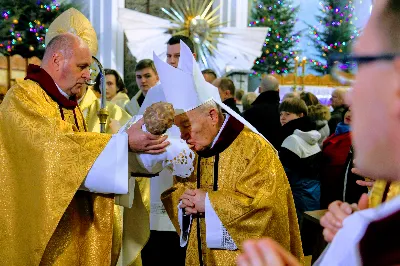 Pasterce w naszej Katedrze przewodniczył Ks. Bp Edward Białogłowski. Czuwanie przed Pasterką prowadziła młodzież z Oazy.
fot. Andrzej Kotowicz