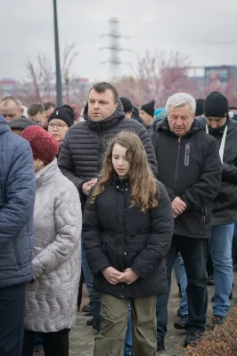 W Wielki Piątek (7 kwietnia) w Parku Papieskim odbyła się Droga Krzyżowa wprowadzająca w przeżywanie Liturgii Męki Pańskiej. Prowadzona była przez wspólnotę Wyższego Seminarium Duchownego w Rzeszowie pod przewodnictwem Biskupa Rzeszowskiego Jana Wątroby. W rozważaniach kolejnych stacji, ks. dr Mateusz Rachwalski, prefekt seminarium, zachęcał do życia zgodnie z nauką wypływającą z krzyża Chrystusowego.
fot. Małgorzata Ryndak