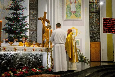 Pasterce w naszej Katedrze przewodniczył ks. Krzysztof Gołąbek - proboszcz.  fot. Andrzej Kotowicz