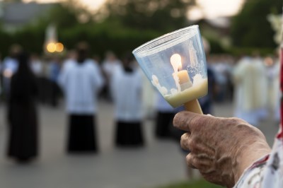 We wtorek 13 lipca przeżywaliśmy uroczyste Nabożeństwo Fatimskie. Naszym modlitwom przewodniczył ks. Patryk Chmielewski SDB. O godz. 18.40 zostały przedstawione prośby i podziękowania do Matki Bożej Fatimskiej, w intencji których sprawowana była także Msza Święta. Po Mszy Świętej wyruszyła procesja z figurą Matki Bożej. Nabożeństwo zakończył Apel Jasnogórski. fot. Joanna Prasoł