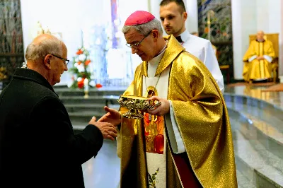 Pasterce w naszej Katedrze przewodniczył bp Jan Wątroba.  fot. Andrzej Kotowicz