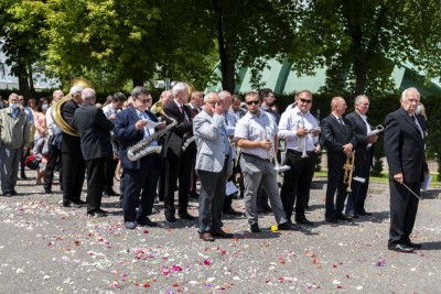 W uroczystość Najświętszego Ciała i Krwi Chrystusa Mszy Świętej w naszej Katedrze przewodniczył ks. proboszcz Krzysztof Gołąbek. Homilię wygłosił ks. Krzysztof Golas - wikariusz katedralny. Po zakończeniu liturgii wyruszyła procesja eucharystyczna do czterech ołtarzy rozmieszczonych wokół Katedry. fot. Joanna Prasoł