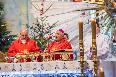 26 grudnia o godz. 12.00 Mszy Świętej w naszej Katedrze przewodniczył Ks. Bp Edward Białogłowski. Podczas Mszy Świętej śpiewał chór katedralny Pueri Cantores Resovienses. Po Mszy Świętej Ksiądz Biskup wraz z chórzystami dzielili się opłatkiem. fot. Fotografiarzeszow