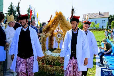 W niedzielę 25.08.2019 r. przy Katedrze Rzeszowskiej odbyły się Dożynki Diecezjalne. Do Parku Papieskiego przyjechało 73 delegacje z wieńcami dożynkowymi. fot. Andrzej Kotowicz