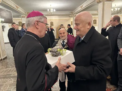 W liturgiczne wspomnienie św. Jana Apostoła (27.12) bp Jan Wątroba przewodniczył Mszy św. w katedrze rzeszowskiej. Eucharystię koncelebrowali abp Edward Nowak, bp Edward Białogłowski, bp Kazimierz Górny, a także ponad 60 kapłanów, którzy wraz z wiernymi modlili się w intencji Biskupa Rzeszowskiego z okazji jego imienin.